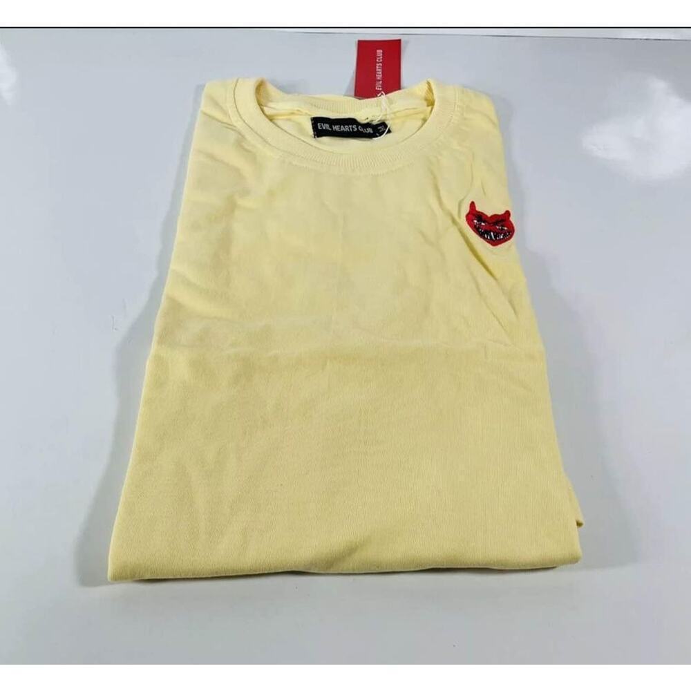 Evil Hearts Club T Shirt Short Sleeve Embroidered Adult Size M Yellow Shirt